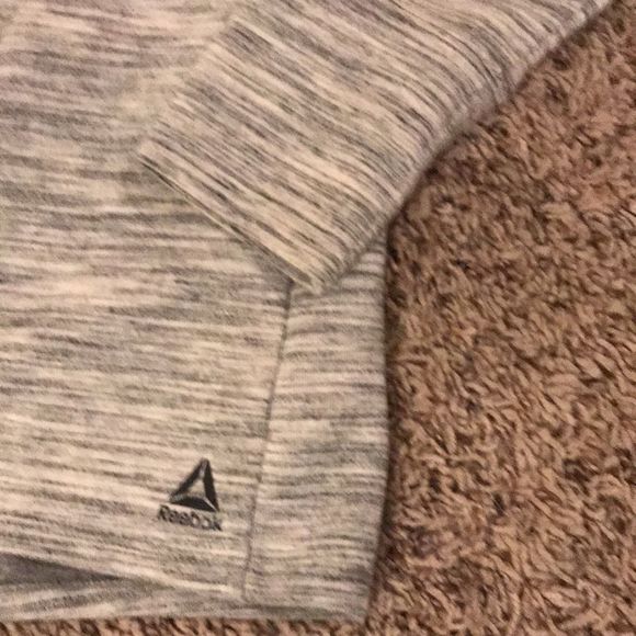 Women’s Reebok Heather Gray Pullover Sweatshirt S - Picture 6 of 8